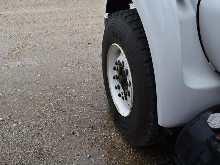2011-ford-f750-image-22