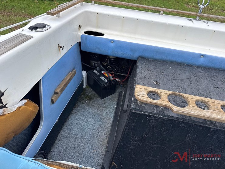 calaic-19'-cuddy-cabin-boat-image-26