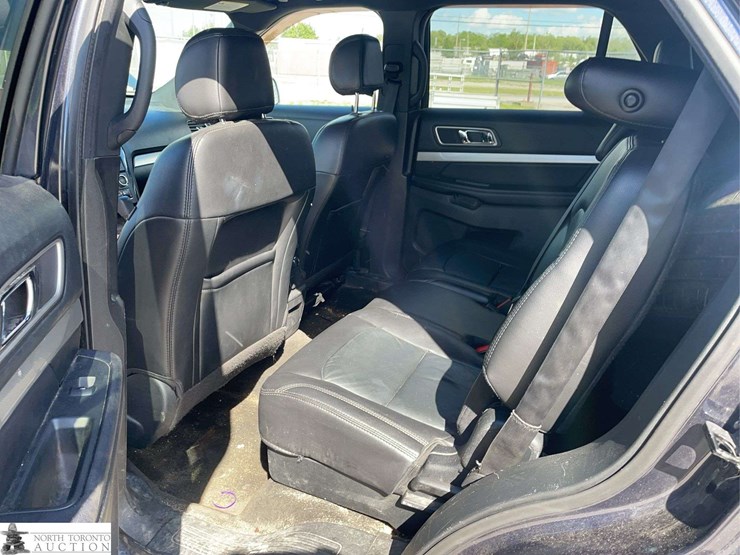 2017-ford-explorer-image-14