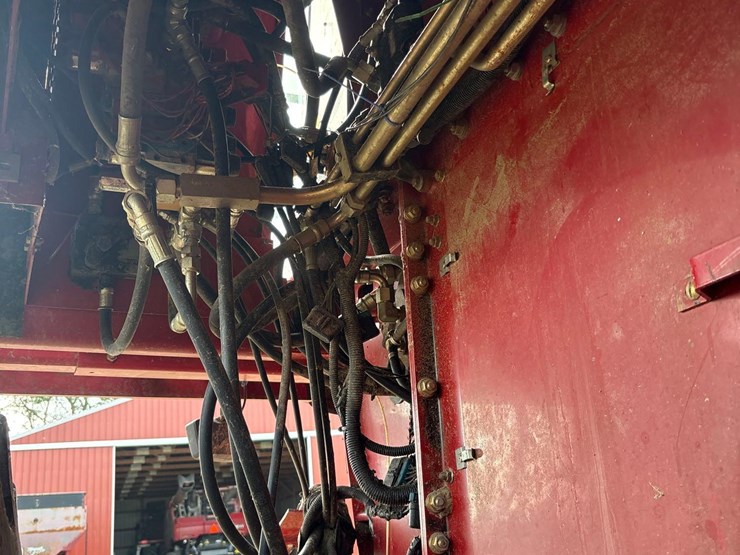 2006-international-2388-axle-flow-combine-image-23