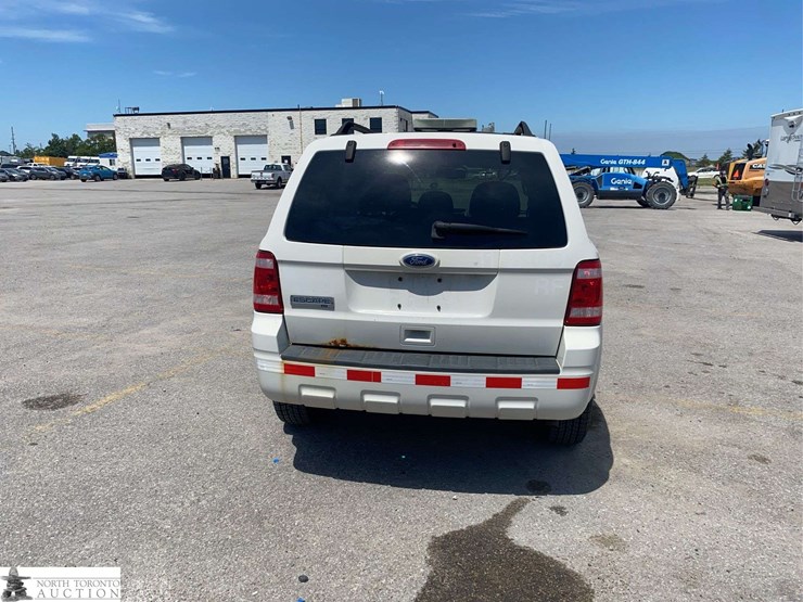 2011-ford-escape-image-6