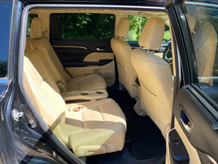 2016-toyota-highlander-image-22
