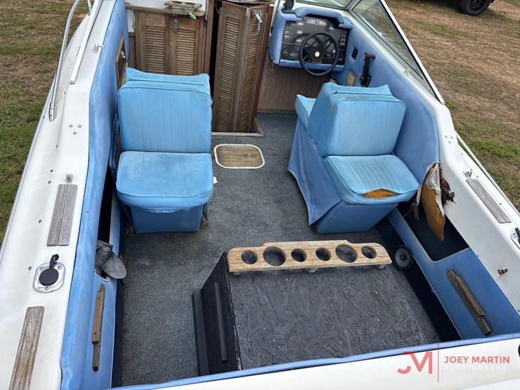 calaic-19'-cuddy-cabin-boat-image-15