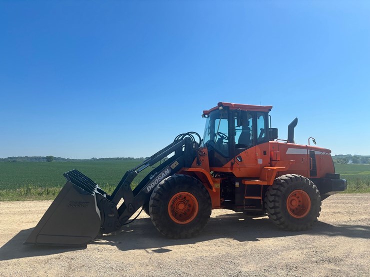 2013-doosan-dl250tc-image-1