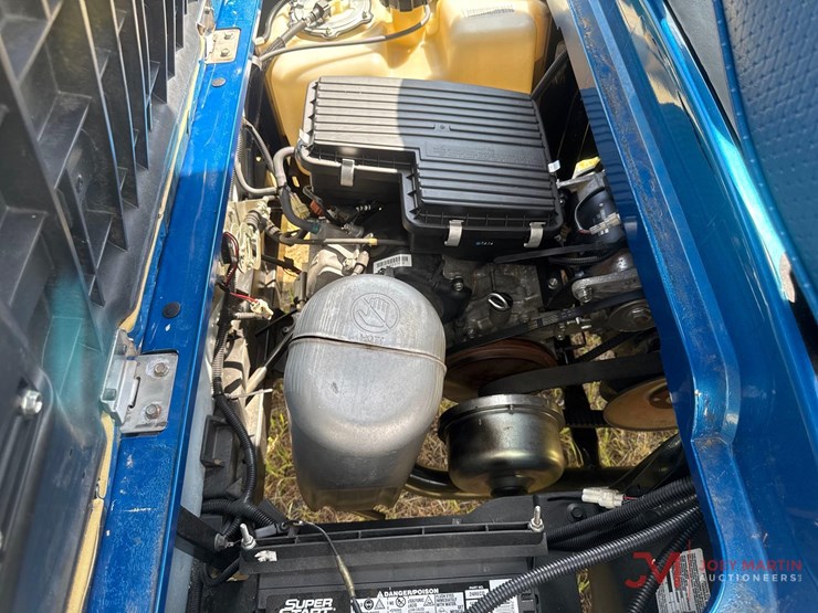 yamaha-4-seater-gas-powered-golf-cart-image-16