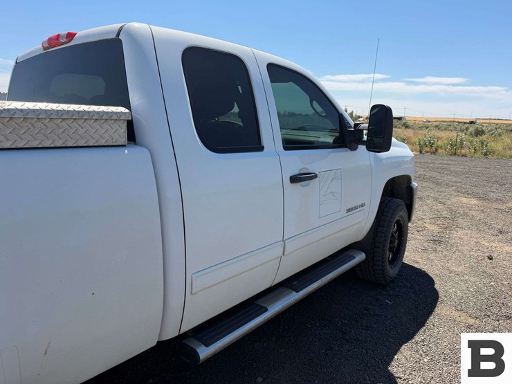 2013-chevrolet-silverado-3500-image-21