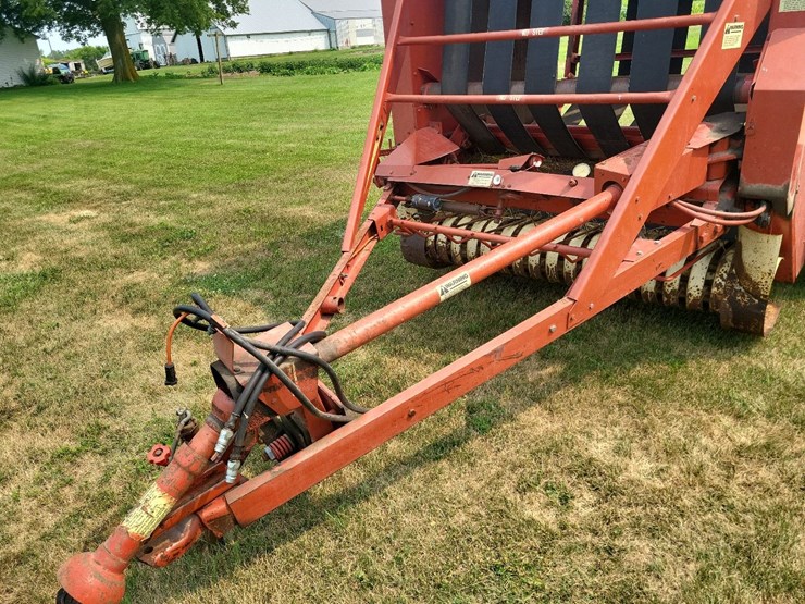 gehl-1600-round-baler-image-10