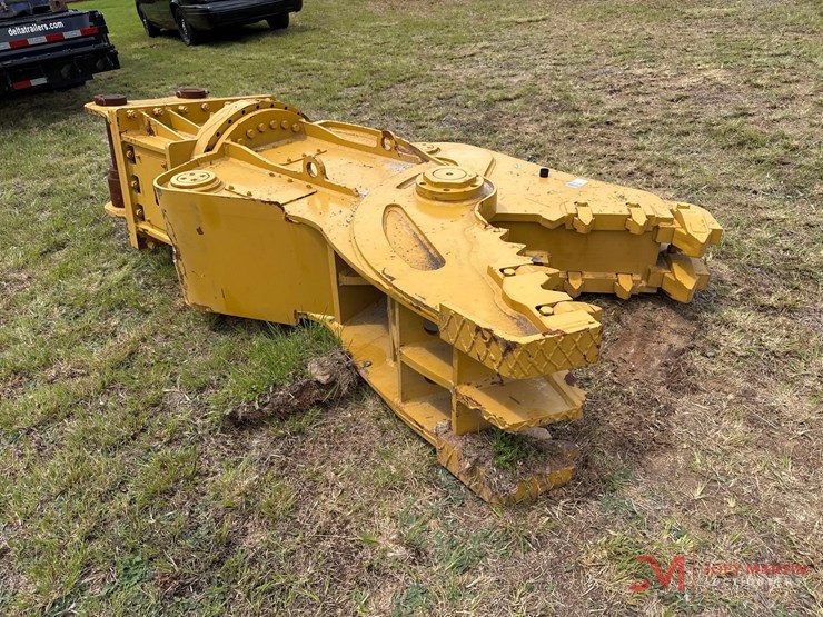 caterpillar-320-image-2