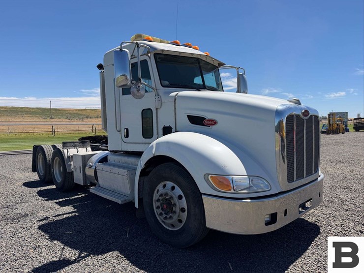 2012-peterbilt-384-image-7
