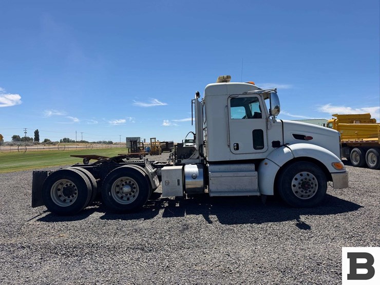 2012-peterbilt-384-image-6