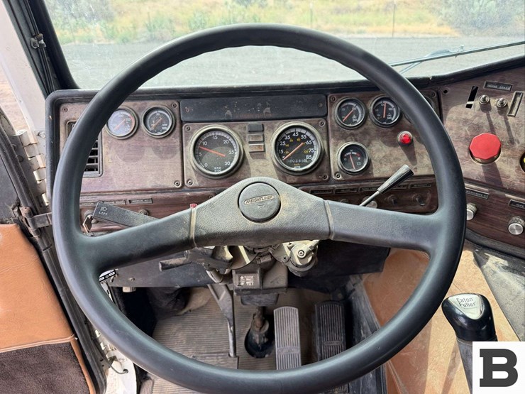 1997-freightliner-flb-high-coe-tractor-truck-image-44
