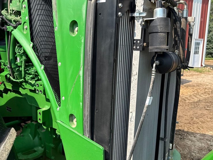 2013-john-deere-8235r-image-71