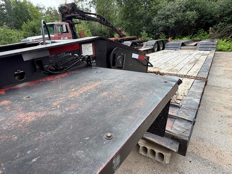 #1500-•-tri-axle-lowboy-trailer-image-10