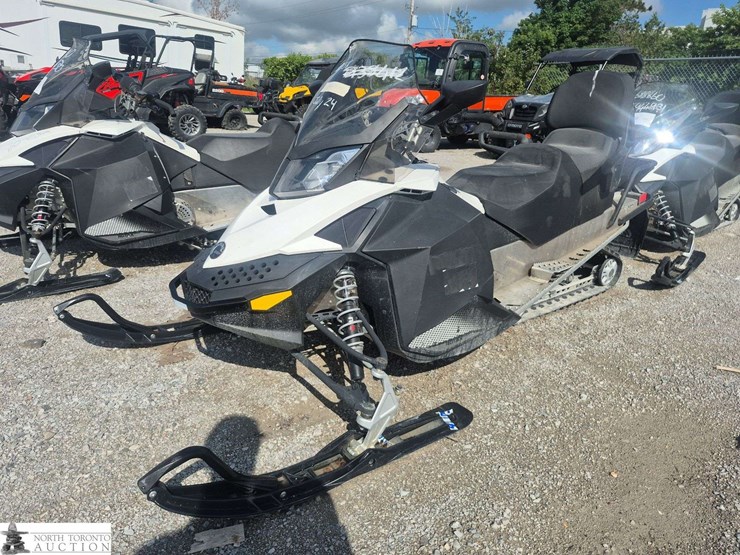 2015-ski-doo-grand-touring-sport-image-1