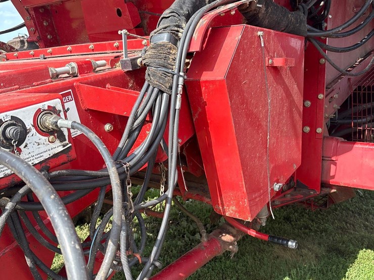 2006-international-2388-axle-flow-combine-image-10