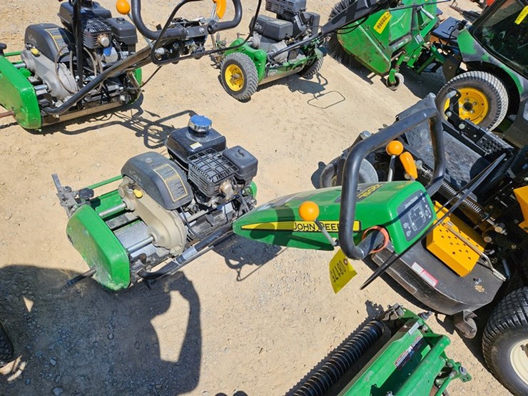 john-deere-220-image-3