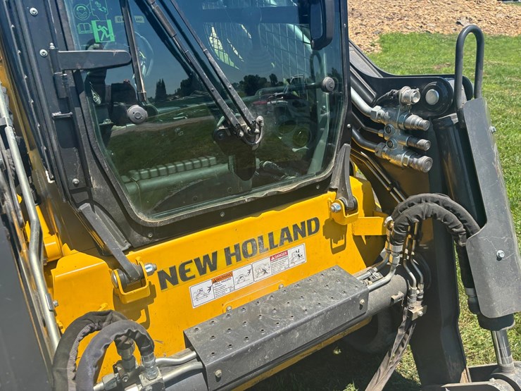 2025-new-holland-c362-image-25