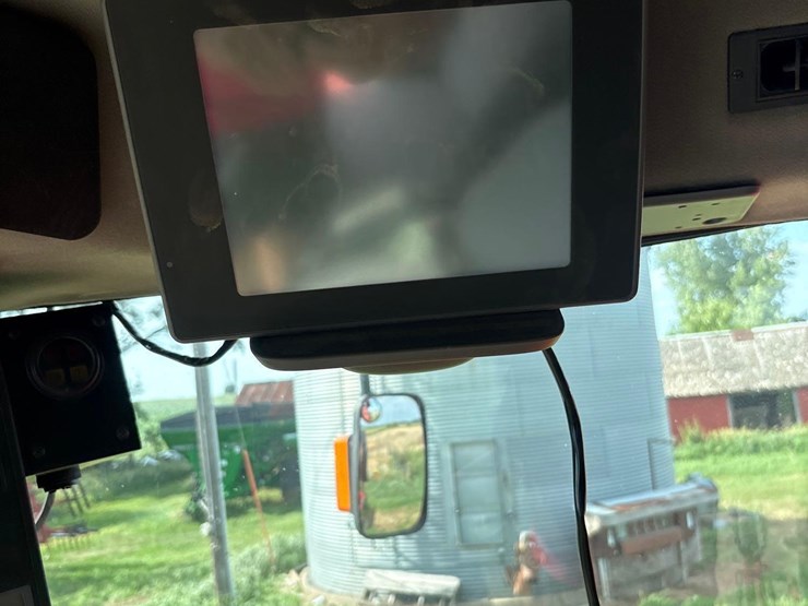 2006-international-2388-axle-flow-combine-image-79