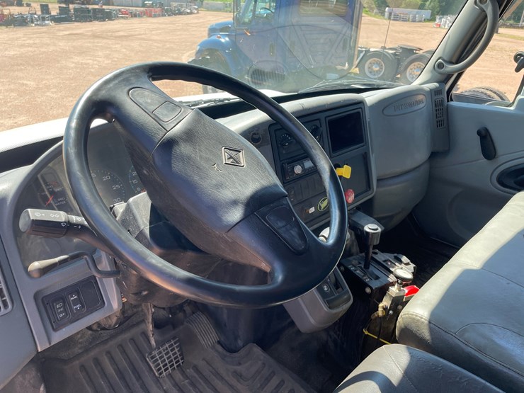 2003-international-durastar-4400-image-10