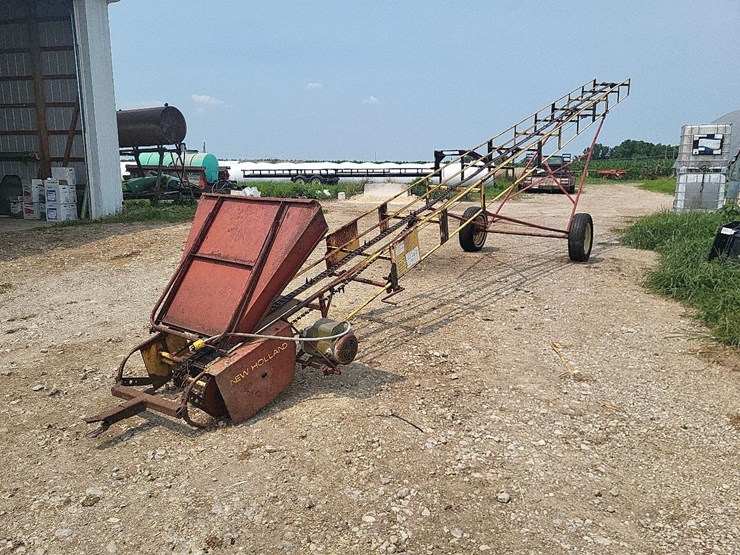 new-holland-bale-conveyor-w/transport-tires-and-electric-motor-image-8