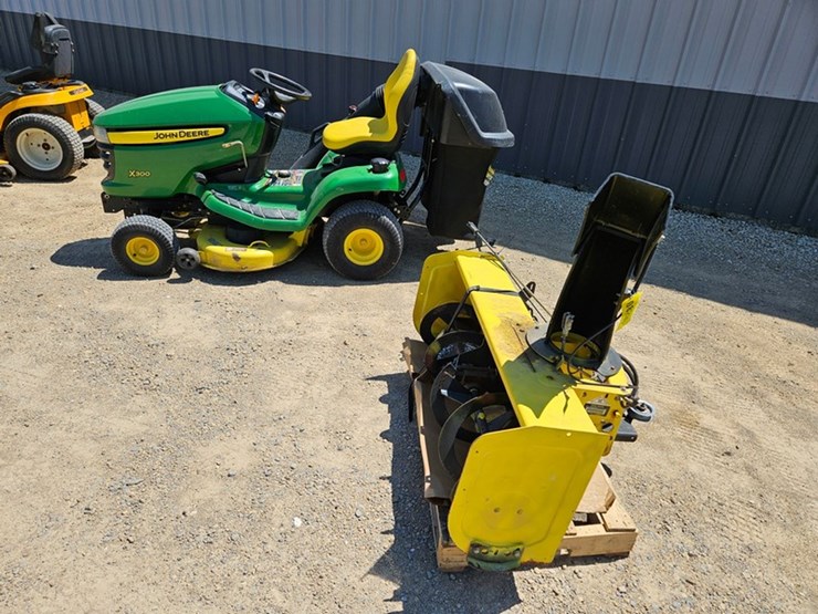 john-deere-x300-image-3