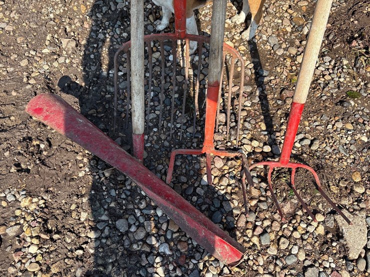 corn-scratchers-&-pitchfork-image-2