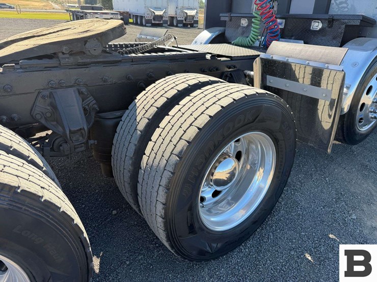 2016-peterbilt-579-image-29