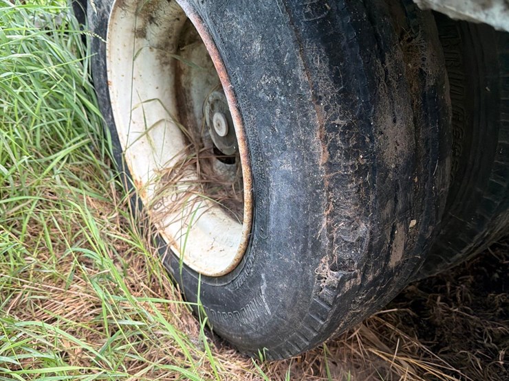 wabash-28ft-semi-van/spray-trailer-image-21