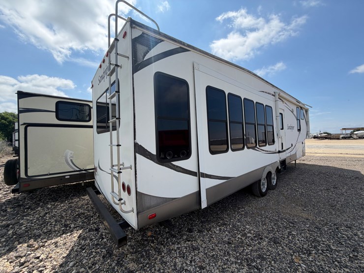 2010-forest-river-sandpiper-fifth-wheel-camper-image-6