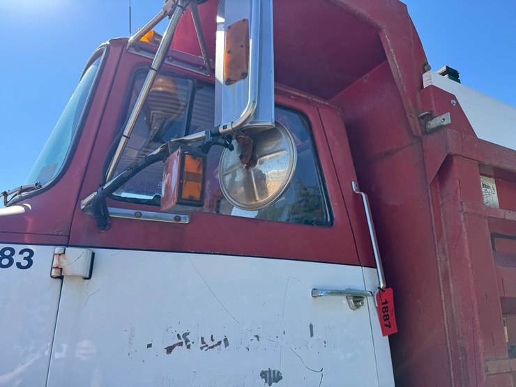 1989-ford-l9000-image-12