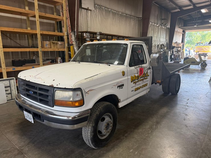 #2079-•-1997-ford-super-duty-flatbed-truck-image-1