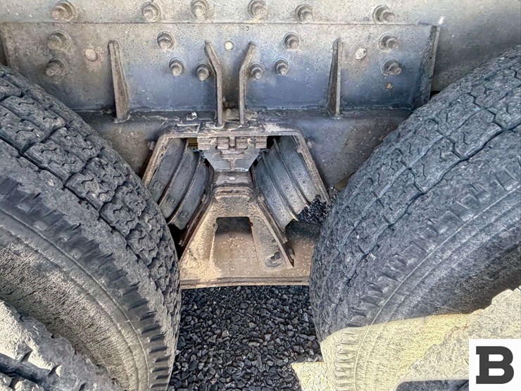 2001-mack-cl713-image-22