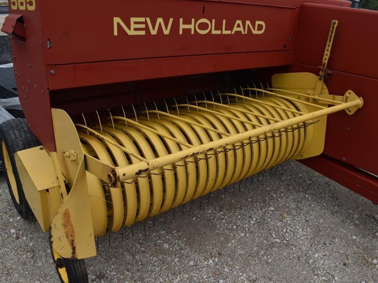 new-holland-565-image-6