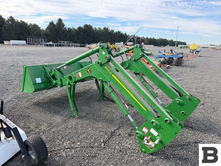 2019-john-deere-520m-image-3