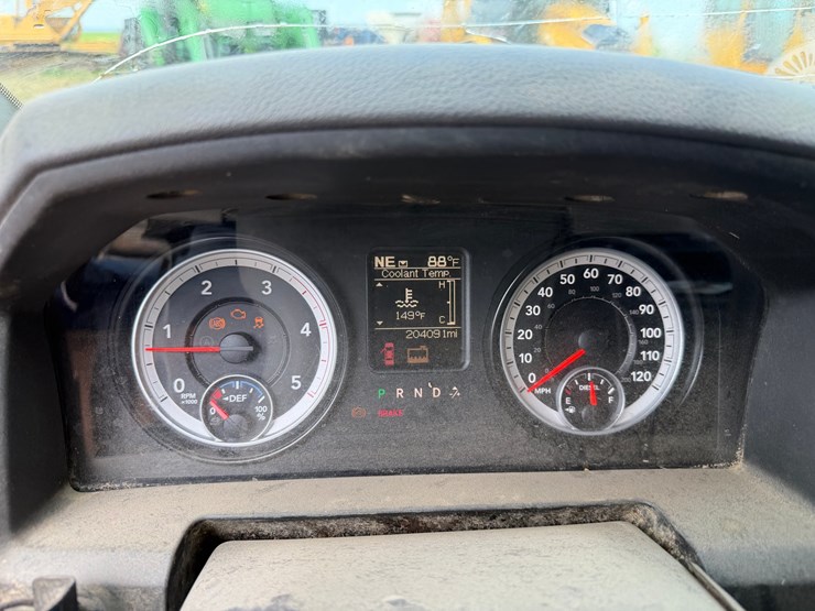 2014-dodge-3500-image-69