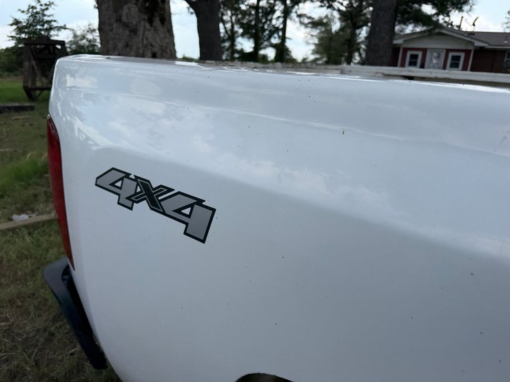 2010-chevrolet-silverado-2500-image-37