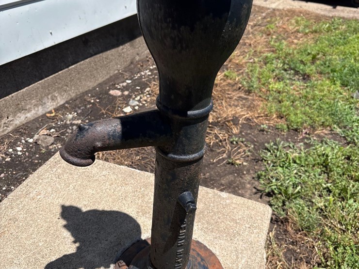 decorative-well-pump-image-4