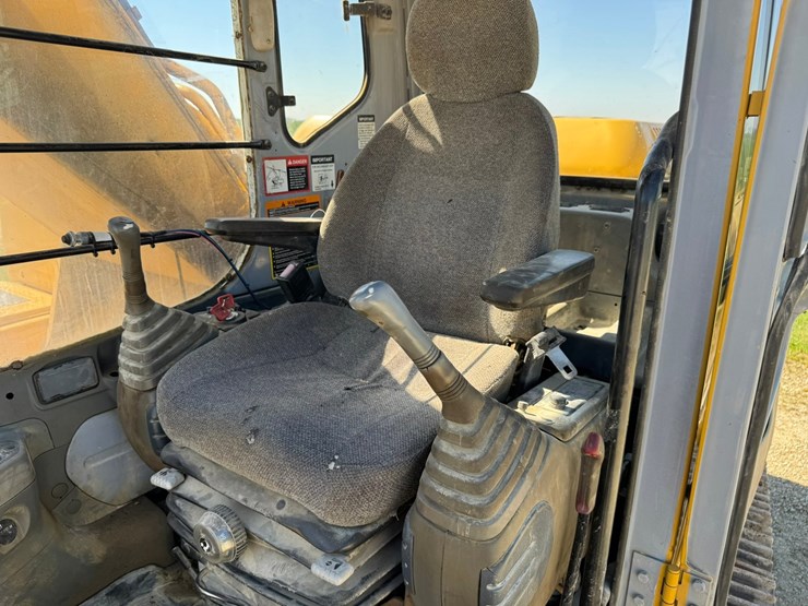 deere-230-lc-image-60