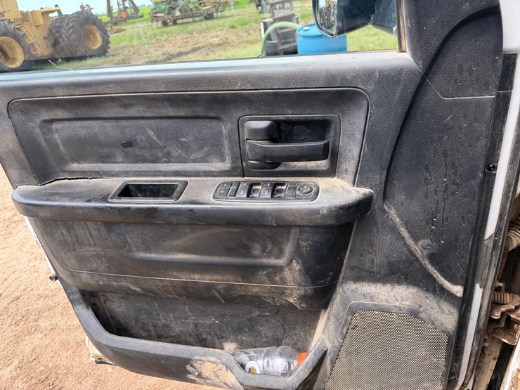 2014-dodge-3500-image-68