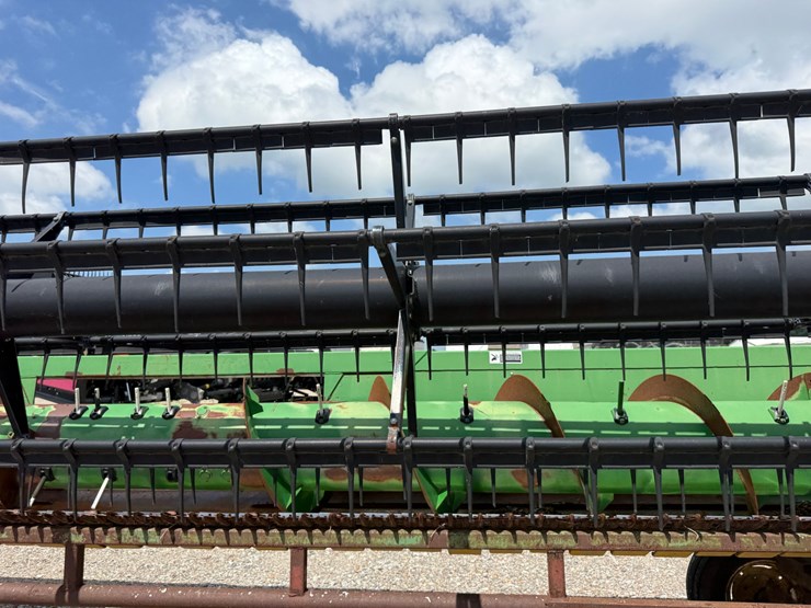 john-deere-630f-image-17