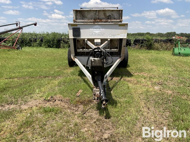 kuhn-2054-pull-type-hydra-push-manure-spreader-image-2