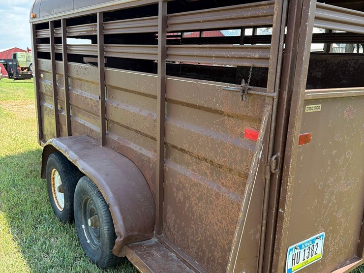 1984-circle-j-6ft-x-16ft-bumper-hitch-livestock-trailer-image-6