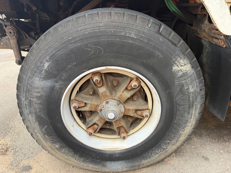 ford-f700-image-8