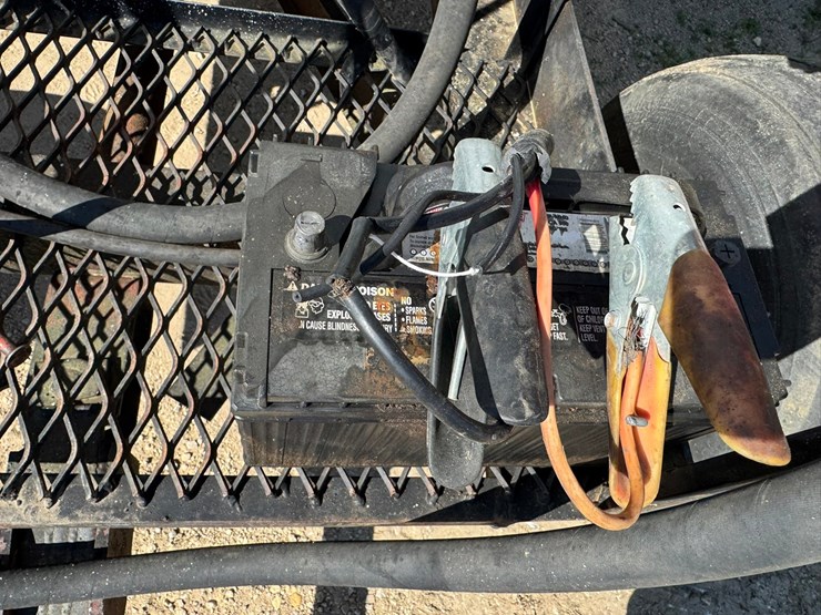 #1889-•-derson-mfg.-inc.-1000-gal-towable-fuel-tank-w/pump-image-9