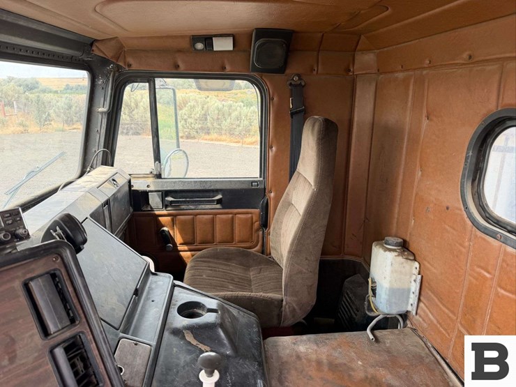 1997-freightliner-flb-high-coe-tractor-truck-image-36