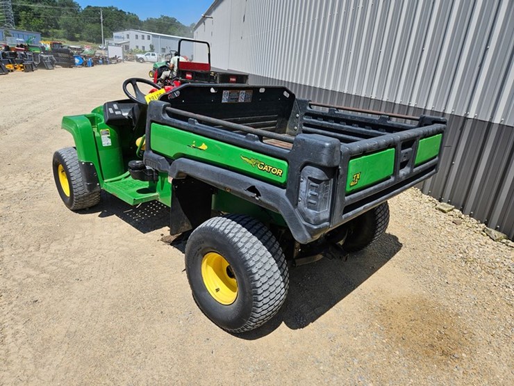 2016-john-deere-gator-image-3