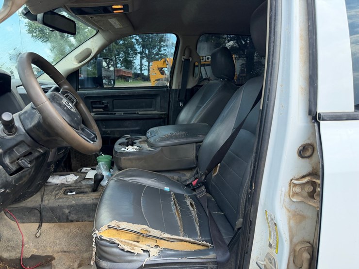 2014-dodge-3500-image-58