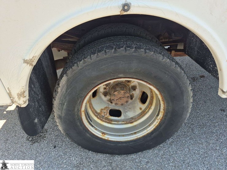 2011-ford-f350-image-29