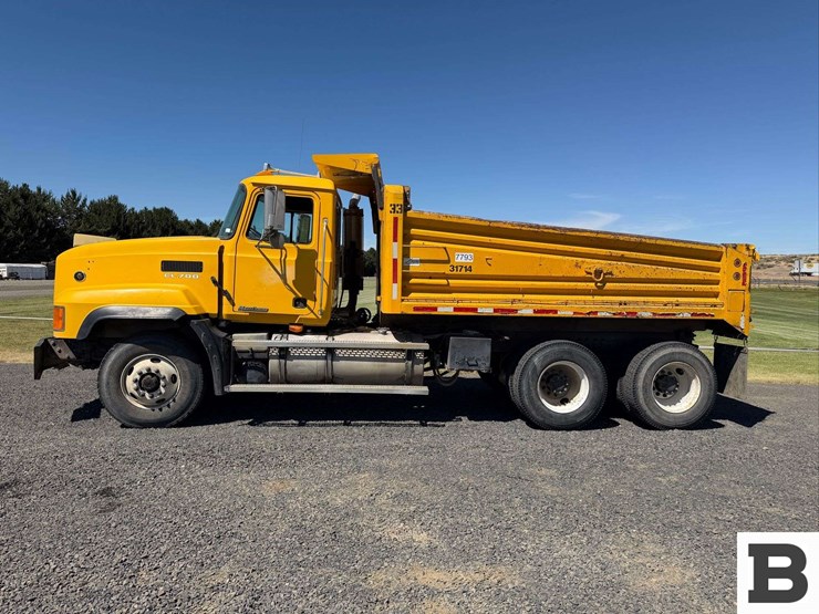 2001-mack-cl713-image-4