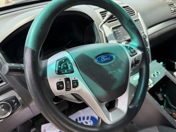2014-ford-explorer-image-21